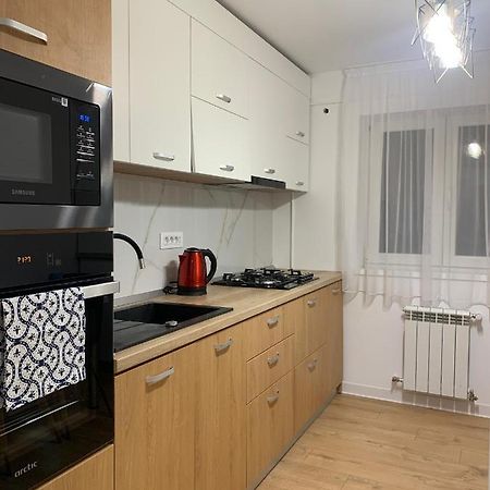 Sunny Apartment In Suceava Bagian luar foto