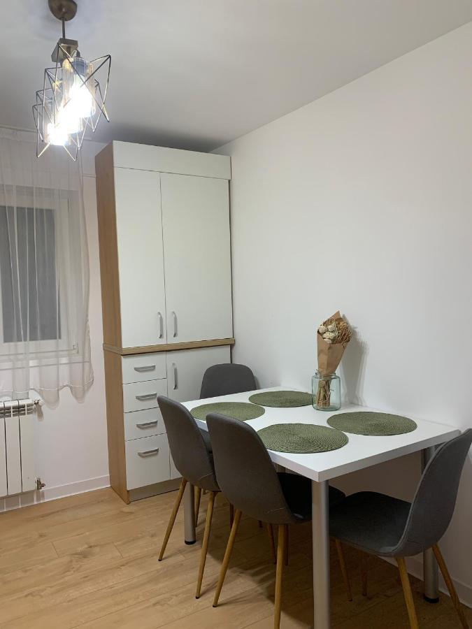Sunny Apartment In Suceava Bagian luar foto
