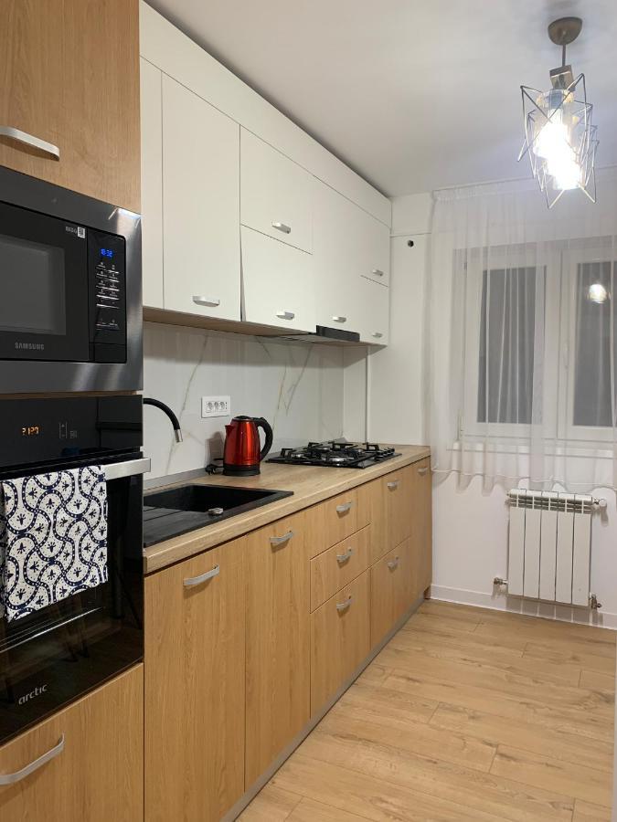 Sunny Apartment In Suceava Bagian luar foto