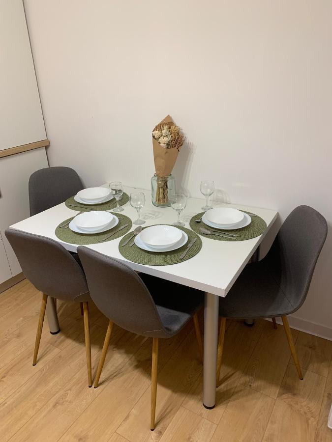 Sunny Apartment In Suceava Bagian luar foto